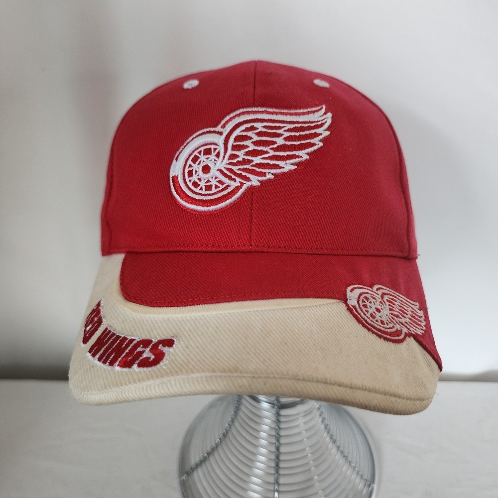 Detroit Red Wings Baseball Cap Strapback Beige and Red Fan Favorite NHL